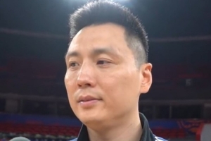 卢伟：弗格离开球队 教练组非常不舍 新赛季新援的磨合还没达预期