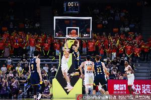 媒体人：崔永熙给本土球员证明了 关键时刻靠自己也能决定比赛