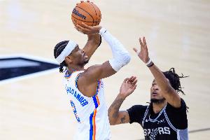 文胖:NBA新赛季调整吹罚尺度限制手臂动作 SGA前两场仅6次罚球
