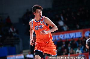 去年状元！杨曦皓12投6中&三分8中5得到17分4板1助