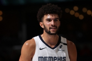 创造历史!布泽尔生涯前五战皆首发且全胜 NBA历史首位青少年球员