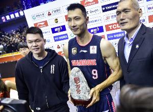 8年前的今天:易建联迎来CBA生涯万分里程碑 历史第二人